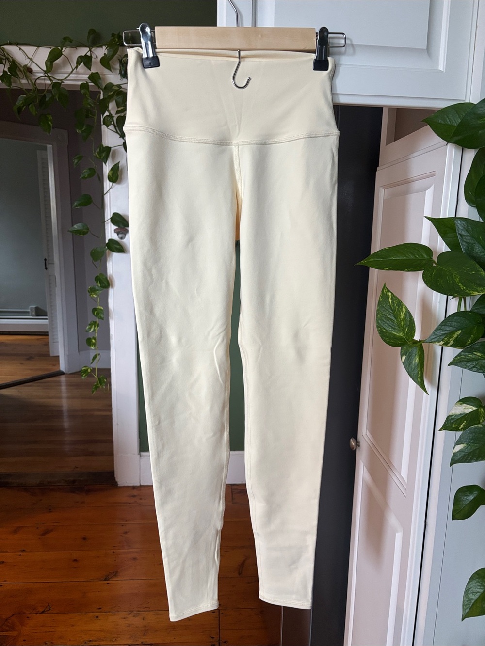 ALO Yoga Cream High-Rise Leggings